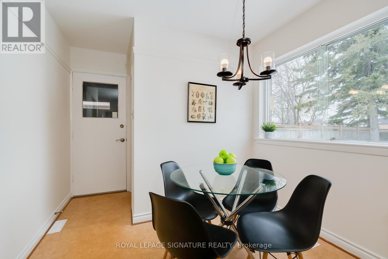 28 Grove Park Crescent, Toronto, Ontario  M2J 2C8 - Photo 9 - C12845382