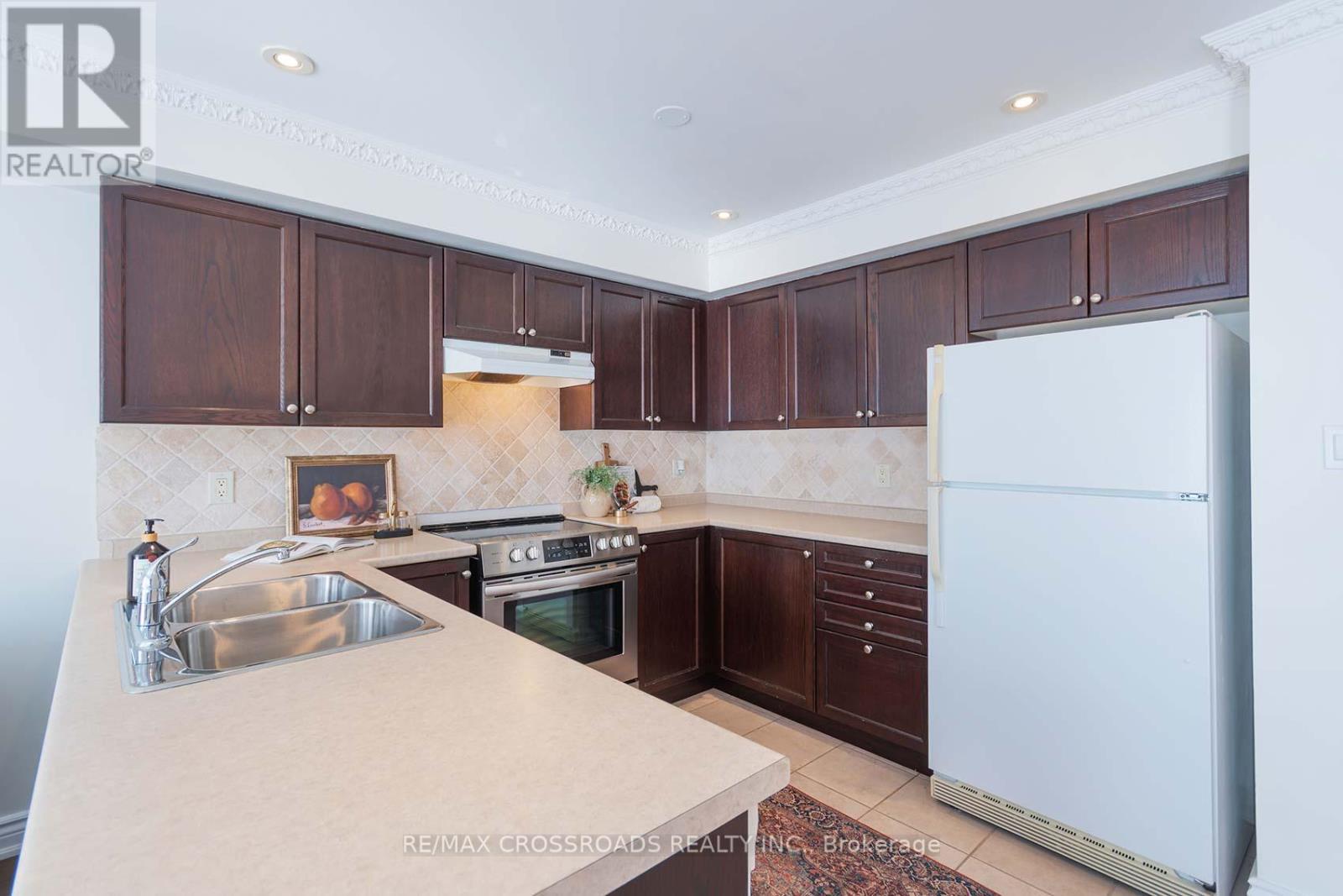 39 Torr Lane, Ajax, Ontario  L1S 7N1 - Photo 10 - E12845120