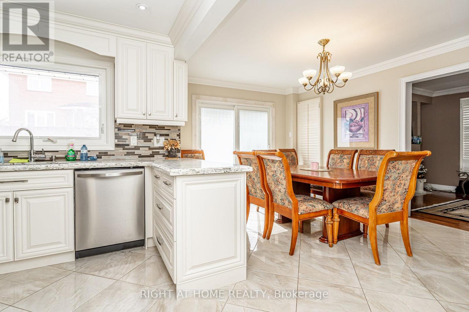 2136 Wincanton Crescent, Mississauga, Ontario  L5M 3E1 - Photo 11 - W12846092