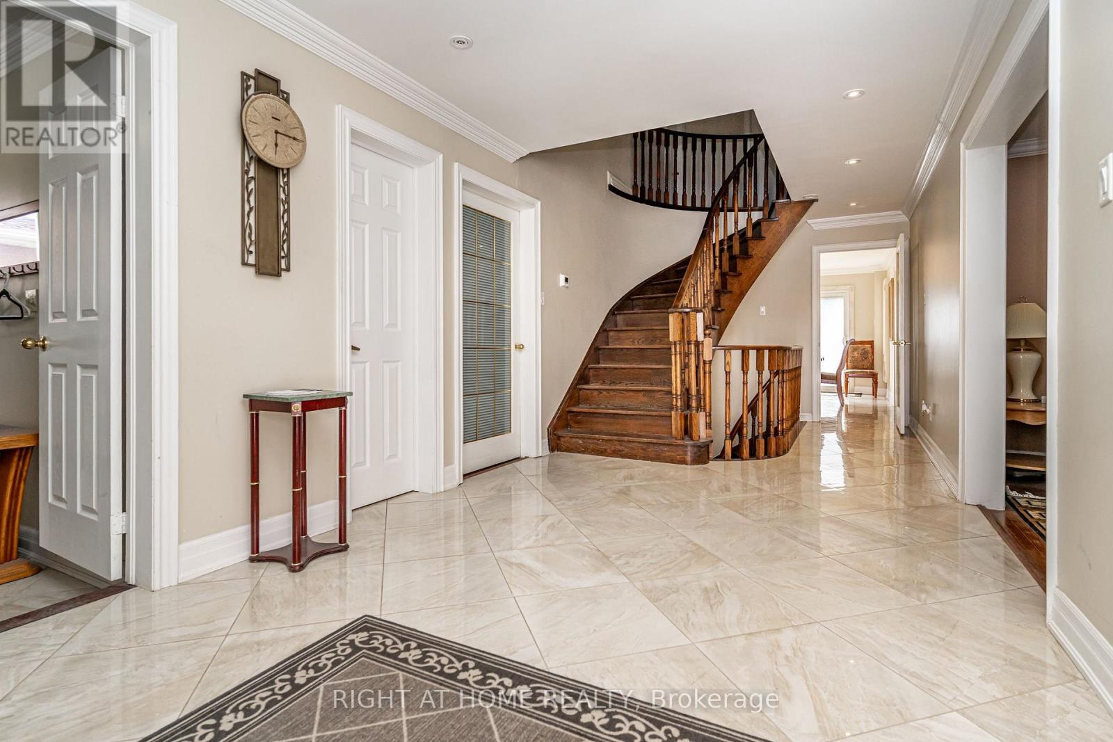 2136 Wincanton Crescent, Mississauga, Ontario  L5M 3E1 - Photo 3 - W12846092