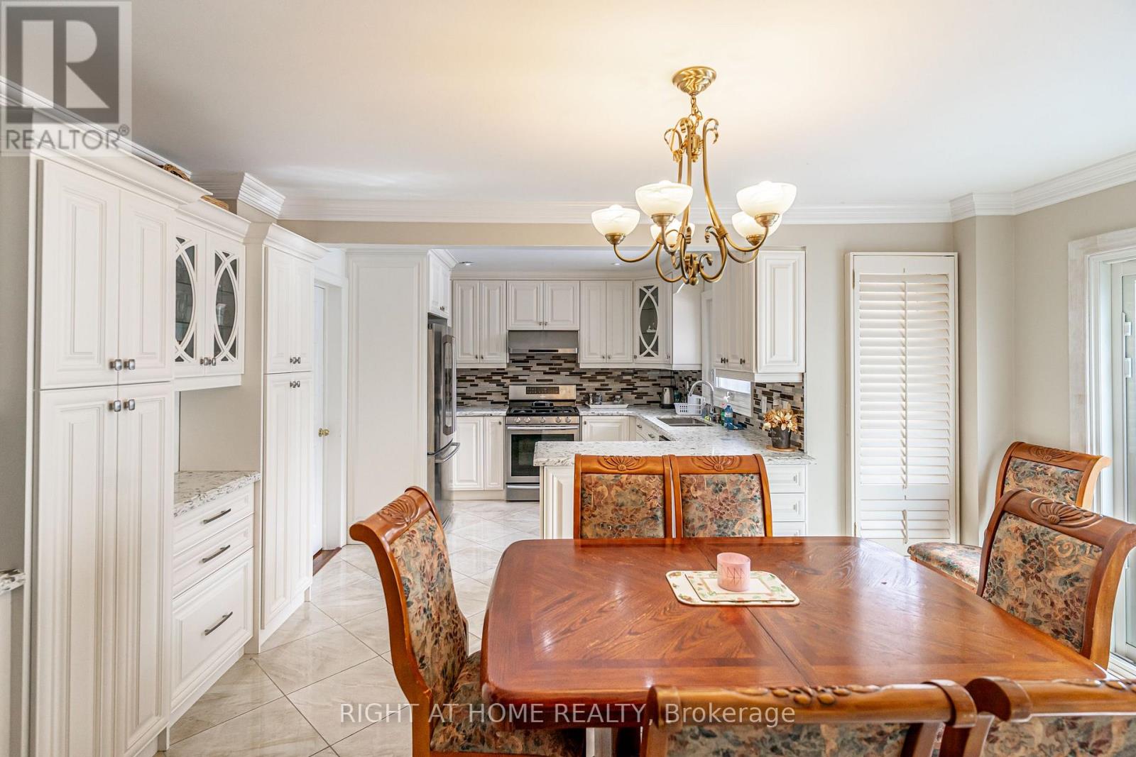 2136 Wincanton Crescent, Mississauga, Ontario  L5M 3E1 - Photo 8 - W12846092