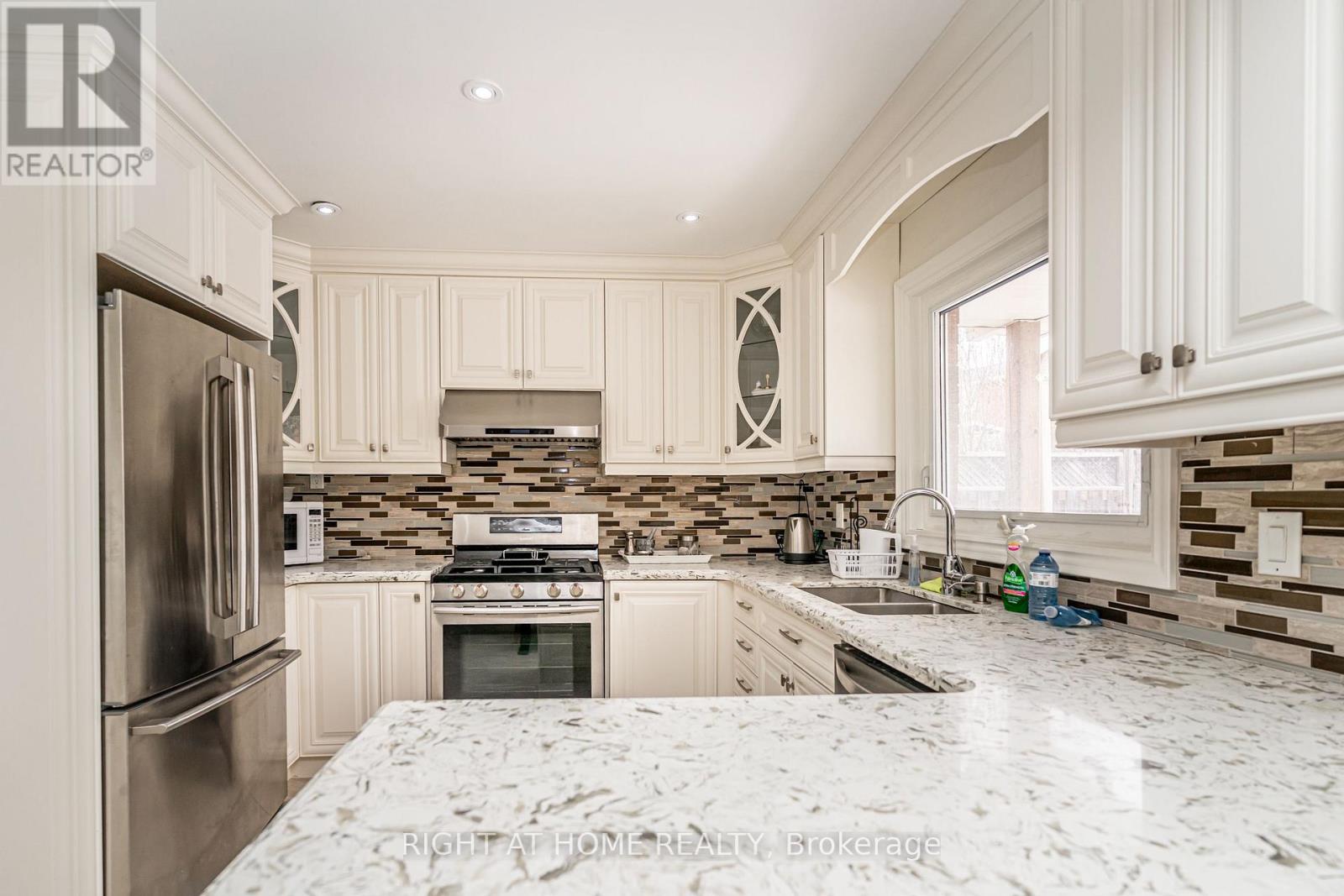 2136 Wincanton Crescent, Mississauga, Ontario  L5M 3E1 - Photo 9 - W12846092