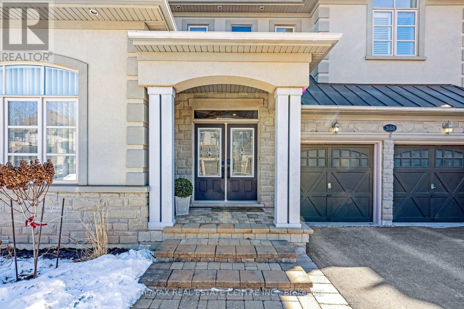 3168 Watercliffe Court, Oakville, Ontario  L6M 0K7 - Photo 6 - W12846116