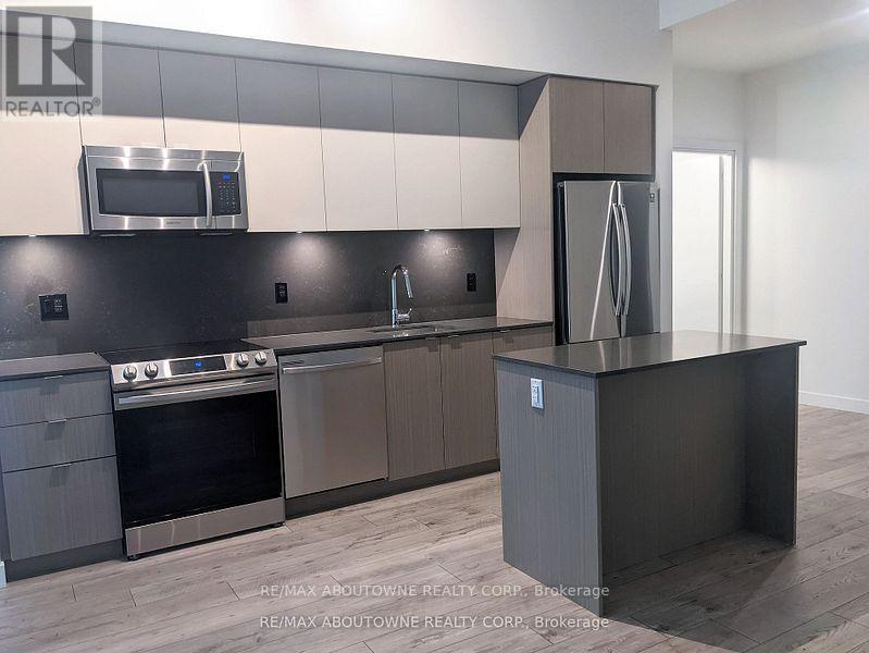 B0511 - 133 Bronte Road, Oakville, Ontario  L6L 0H2 - Photo 2 - W12846176