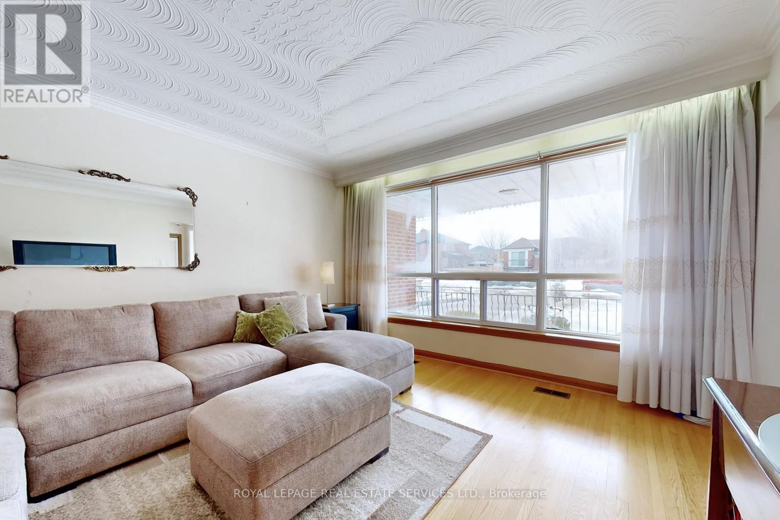 167 Cornelius Parkway, Toronto, Ontario  M6L 2K8 - Photo 10 - W12846198