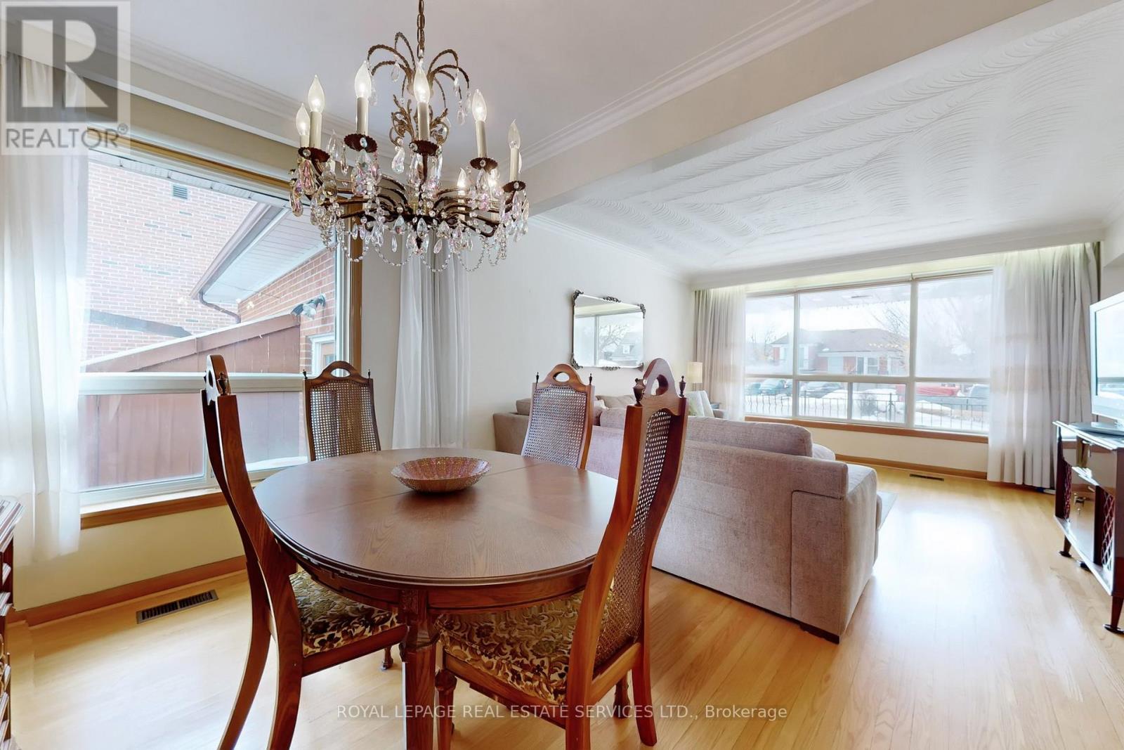 167 Cornelius Parkway, Toronto, Ontario  M6L 2K8 - Photo 12 - W12846198