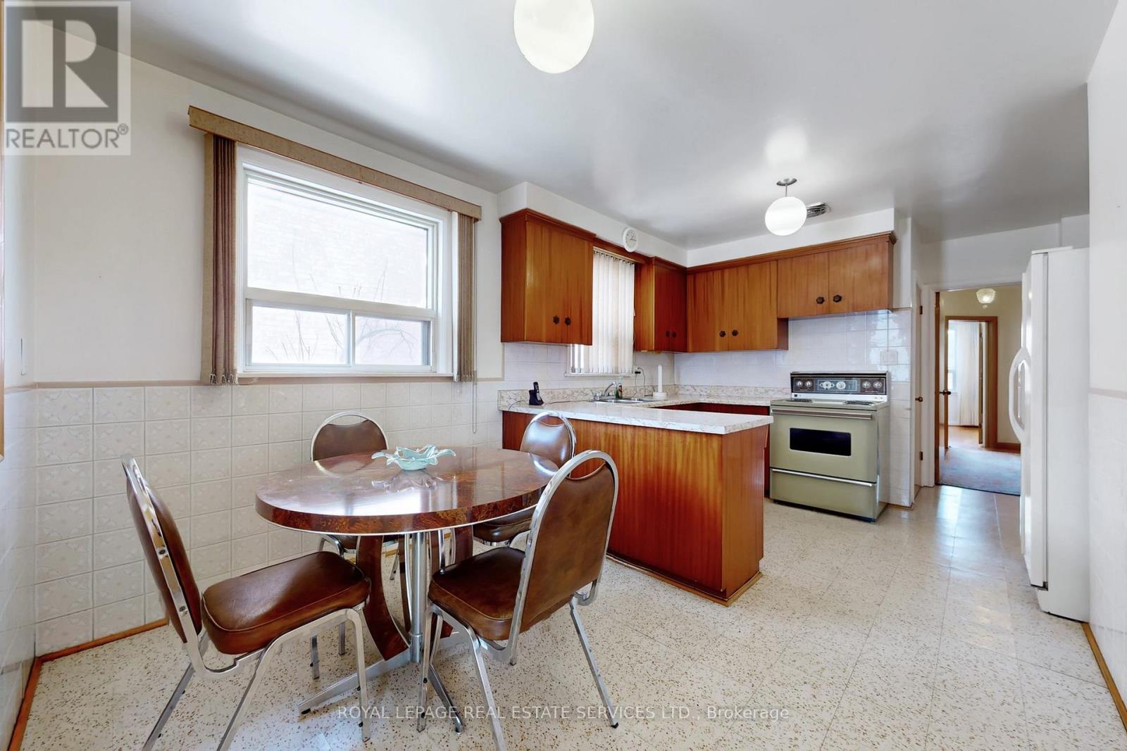 167 Cornelius Parkway, Toronto, Ontario  M6L 2K8 - Photo 14 - W12846198