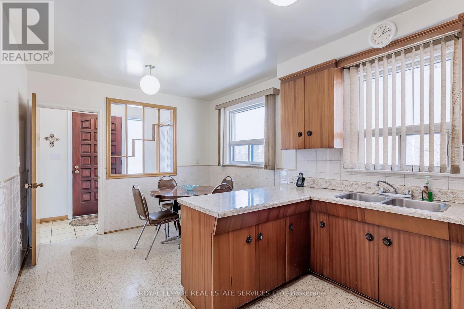 167 Cornelius Parkway, Toronto, Ontario  M6L 2K8 - Photo 15 - W12846198