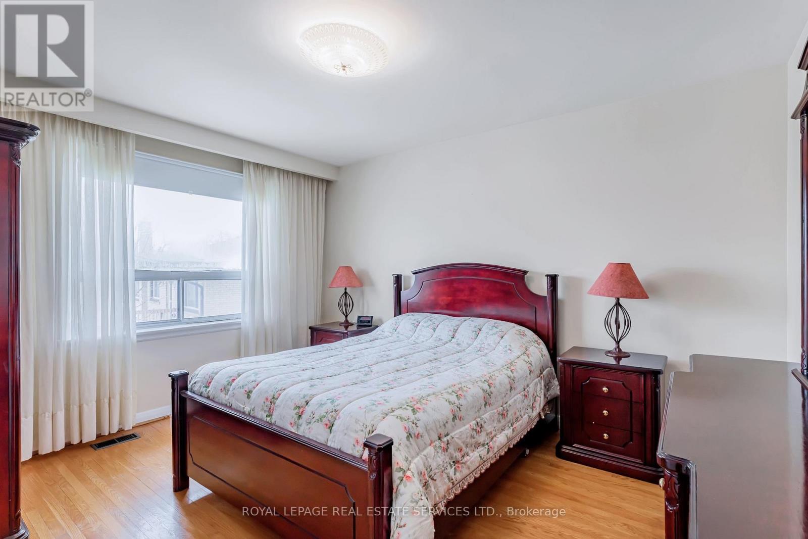167 Cornelius Parkway, Toronto, Ontario  M6L 2K8 - Photo 18 - W12846198