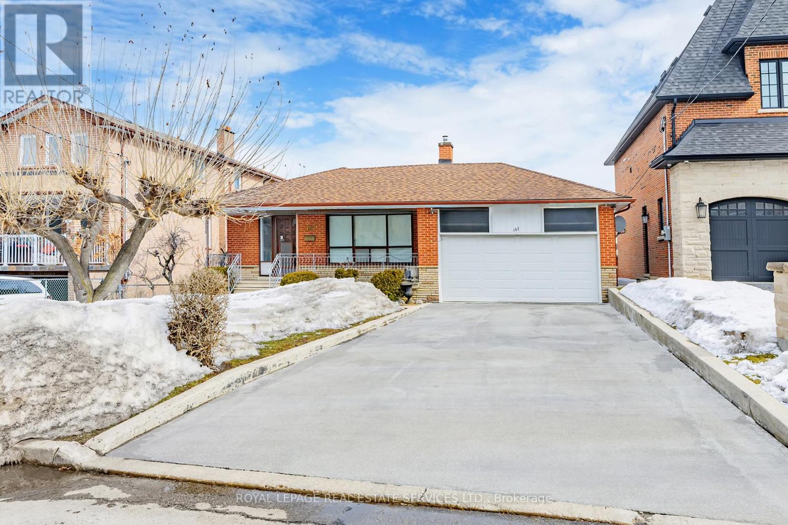 167 Cornelius Parkway, Toronto, Ontario  M6L 2K8 - Photo 2 - W12846198