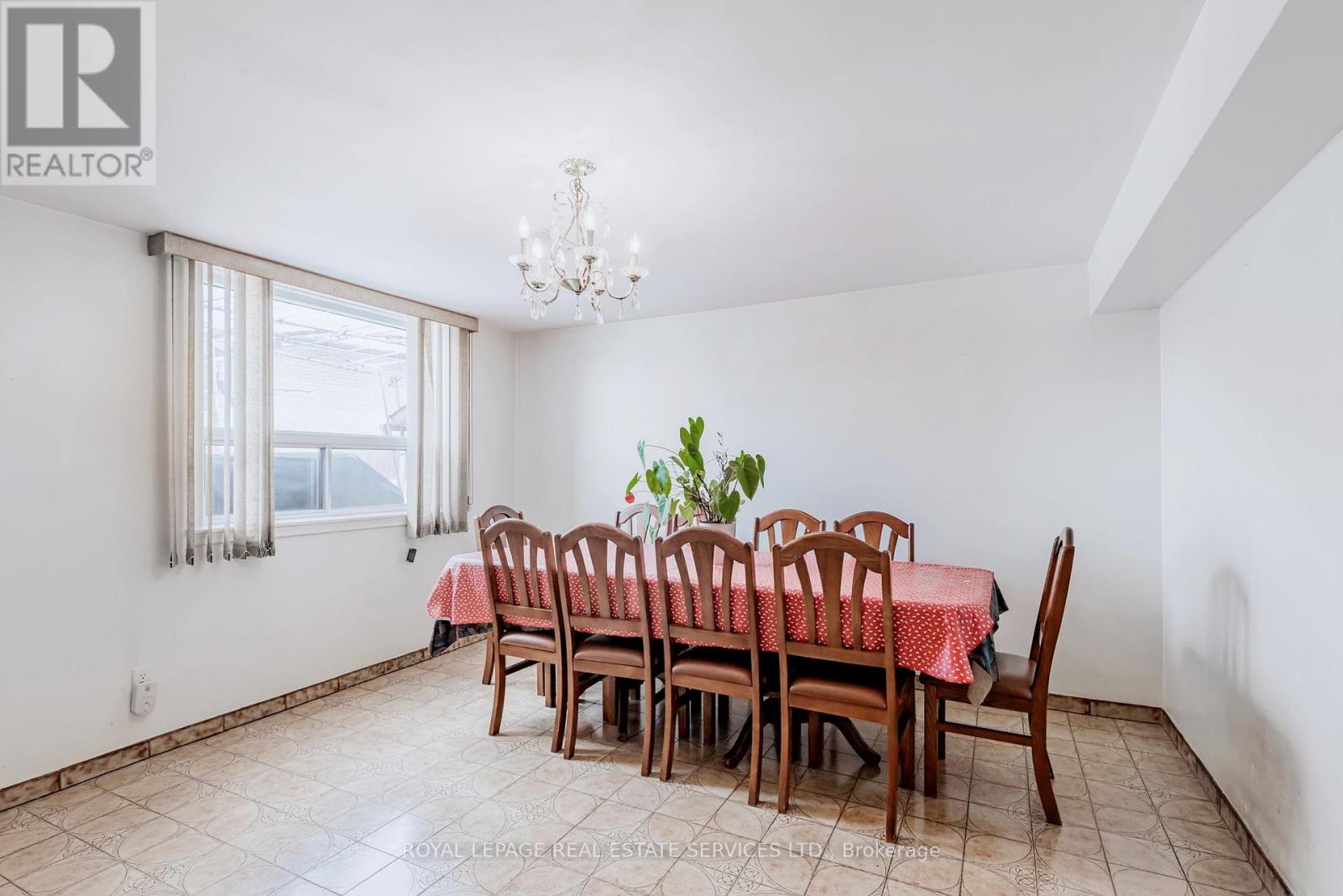 167 Cornelius Parkway, Toronto, Ontario  M6L 2K8 - Photo 25 - W12846198