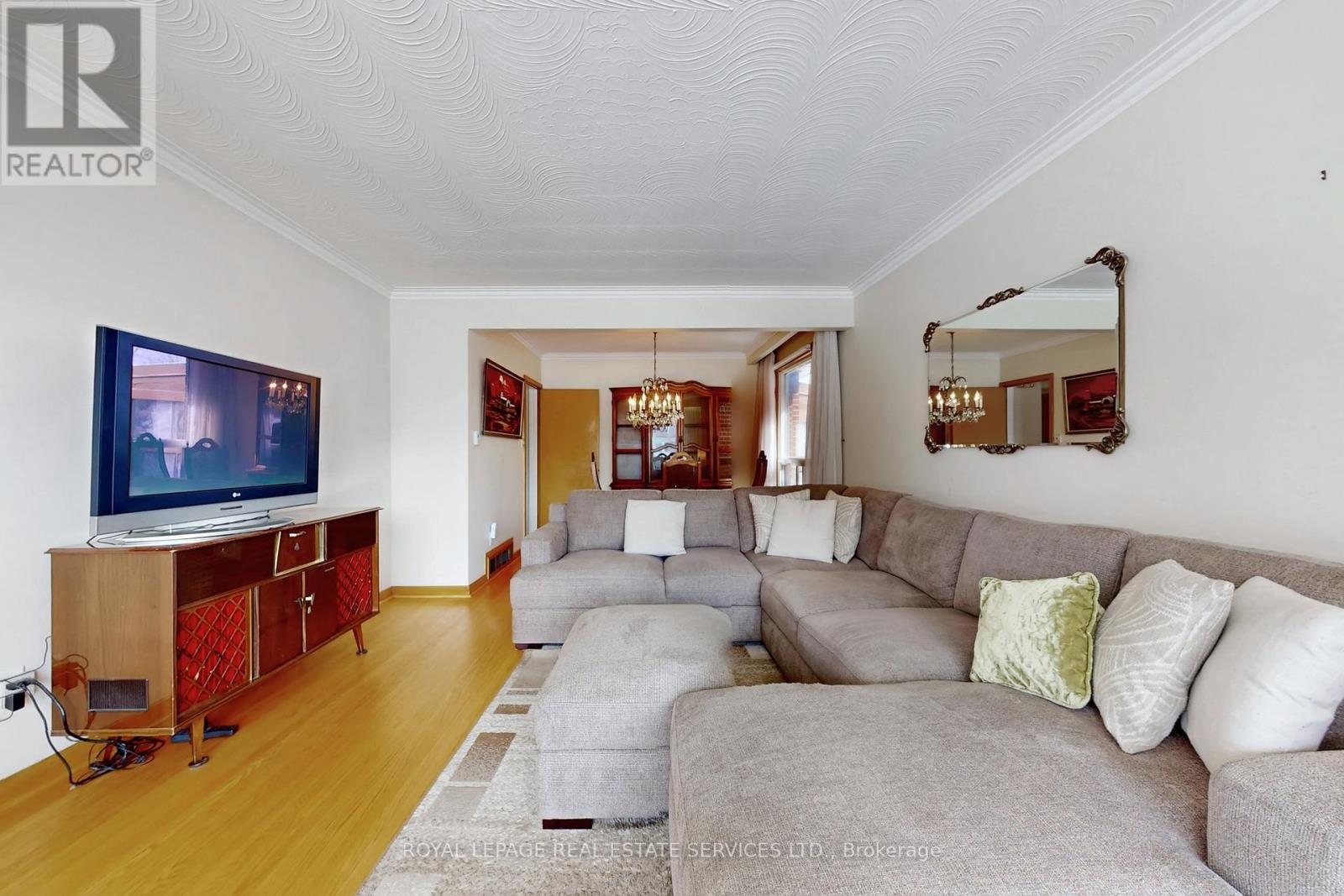 167 Cornelius Parkway, Toronto, Ontario  M6L 2K8 - Photo 8 - W12846198