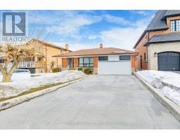 167 CORNELIUS PARKWAY, Toronto, Ontario