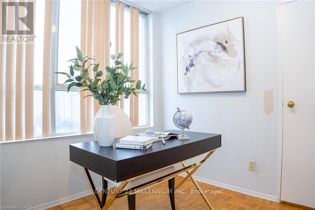 1103 - 3700 Kaneff Crescent, Mississauga, Ontario  L5A 4B8 - Photo 7 - W12846208