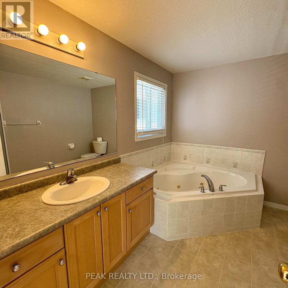 629 Violet Street, Waterloo, Ontario  N2V 2V9 - Photo 24 - X12846118