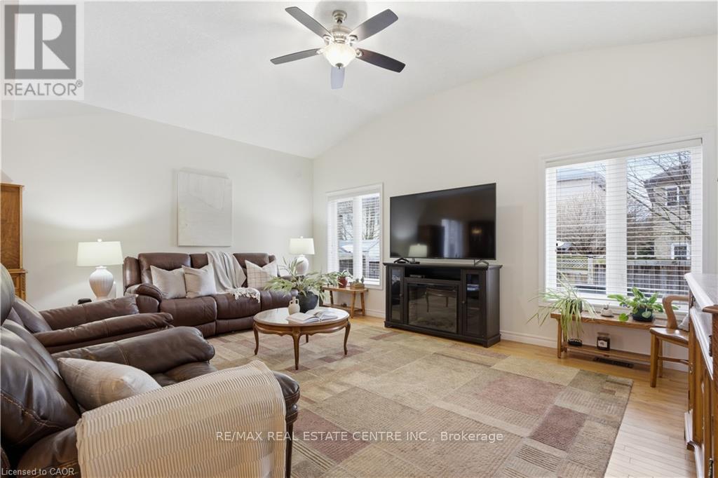 27 Cox Street, Cambridge, Ontario  N1S 0A3 - Photo 10 - X12846182