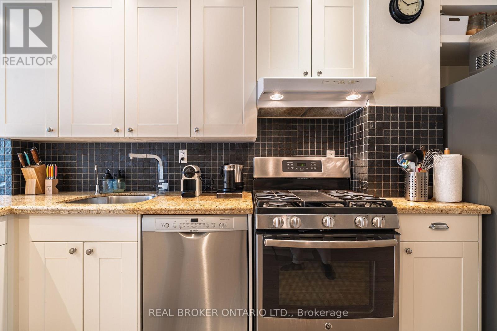 97 Major Street, Toronto, Ontario  M5S 2K9 - Photo 14 - C12845644