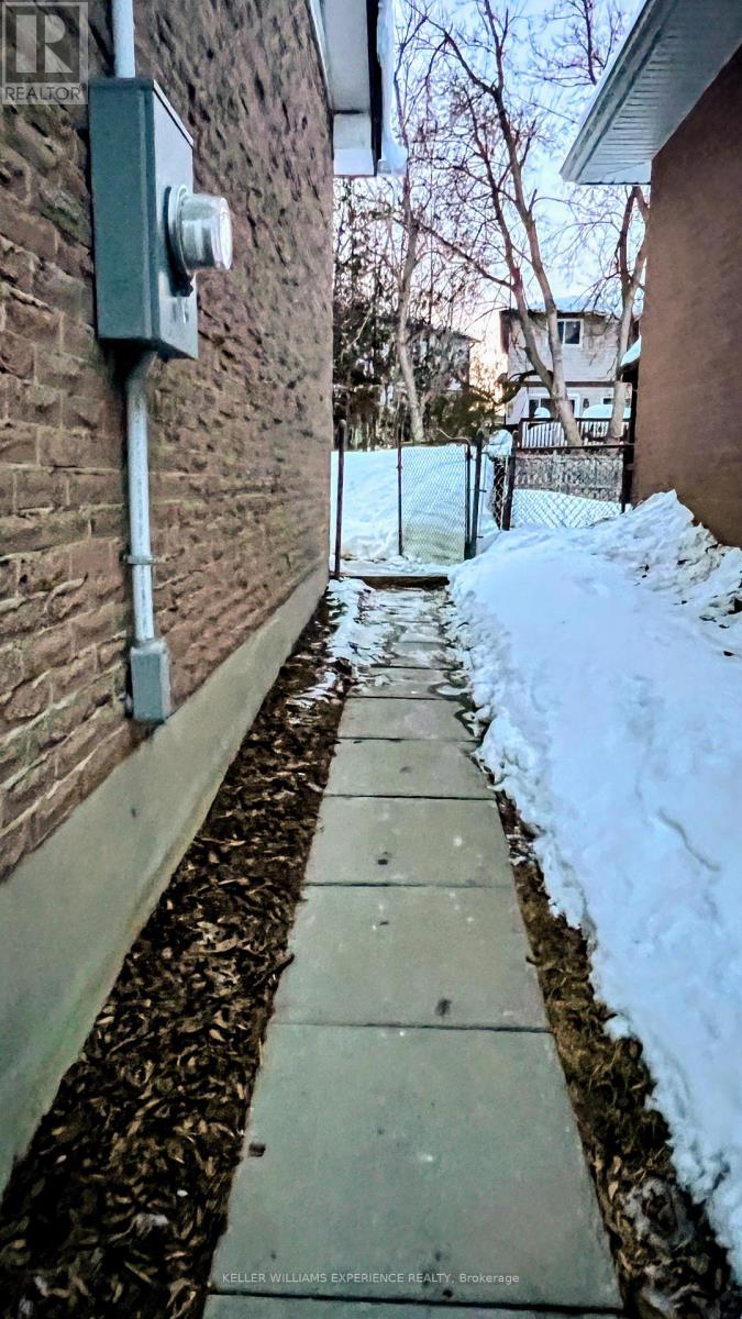 158 Cundles Road E, Barrie, Ontario  L4M 2Z9 - Photo 3 - S12838428