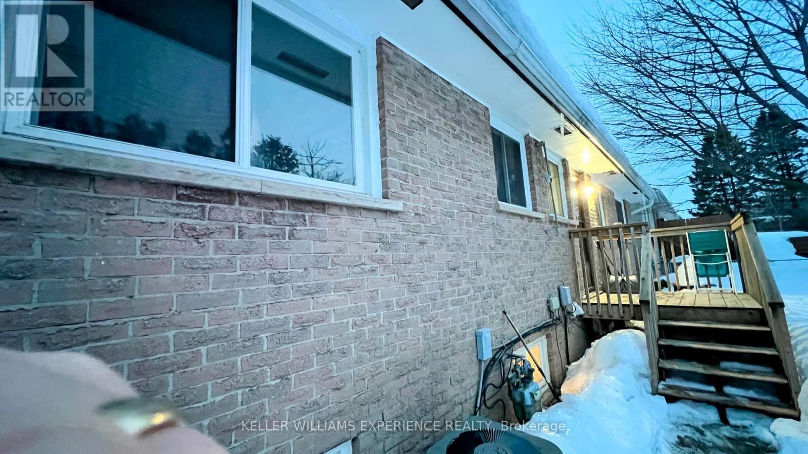 158 Cundles Road E, Barrie, Ontario  L4M 2Z9 - Photo 2 - S12838428