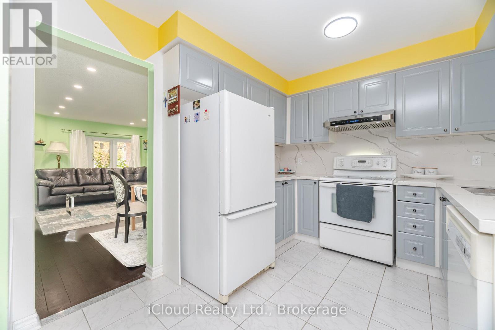 5261 River Forest Court, Mississauga, Ontario  L5V 2C7 - Photo 7 - W12649264