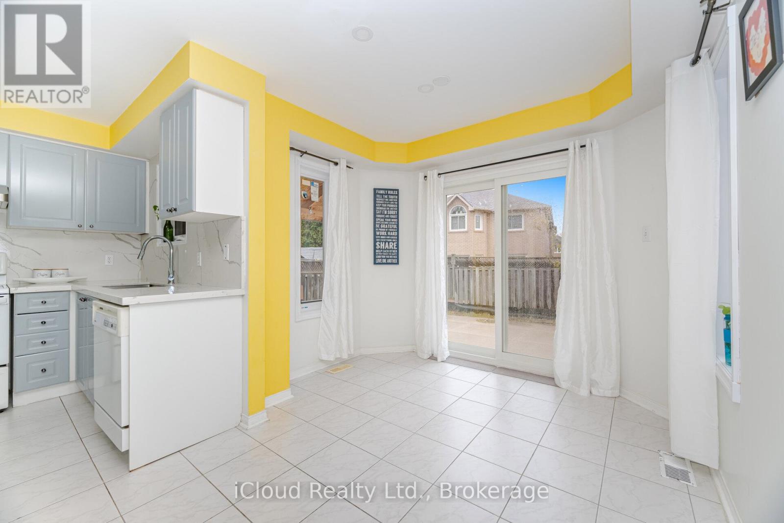 5261 River Forest Court, Mississauga, Ontario  L5V 2C7 - Photo 10 - W12649264