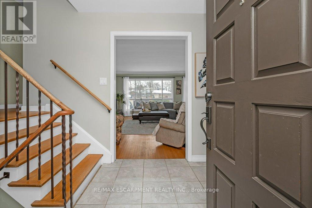 345 Sandlewood Road, Oakville, Ontario  L6L 3S1 - Photo 7 - W12780752