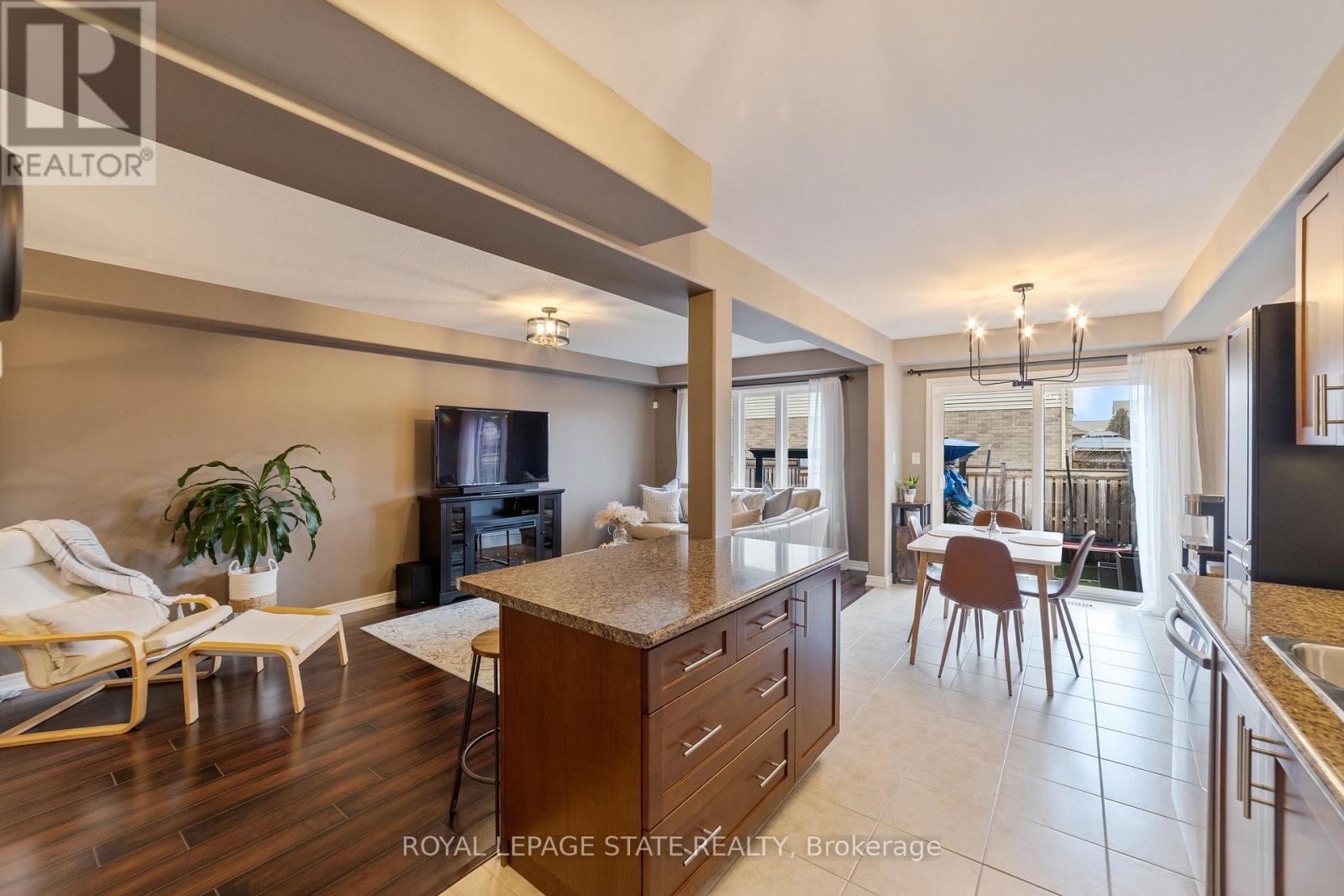 51 Cedar Street, Grimsby, Ontario  L3M 0B7 - Photo 11 - X12594476