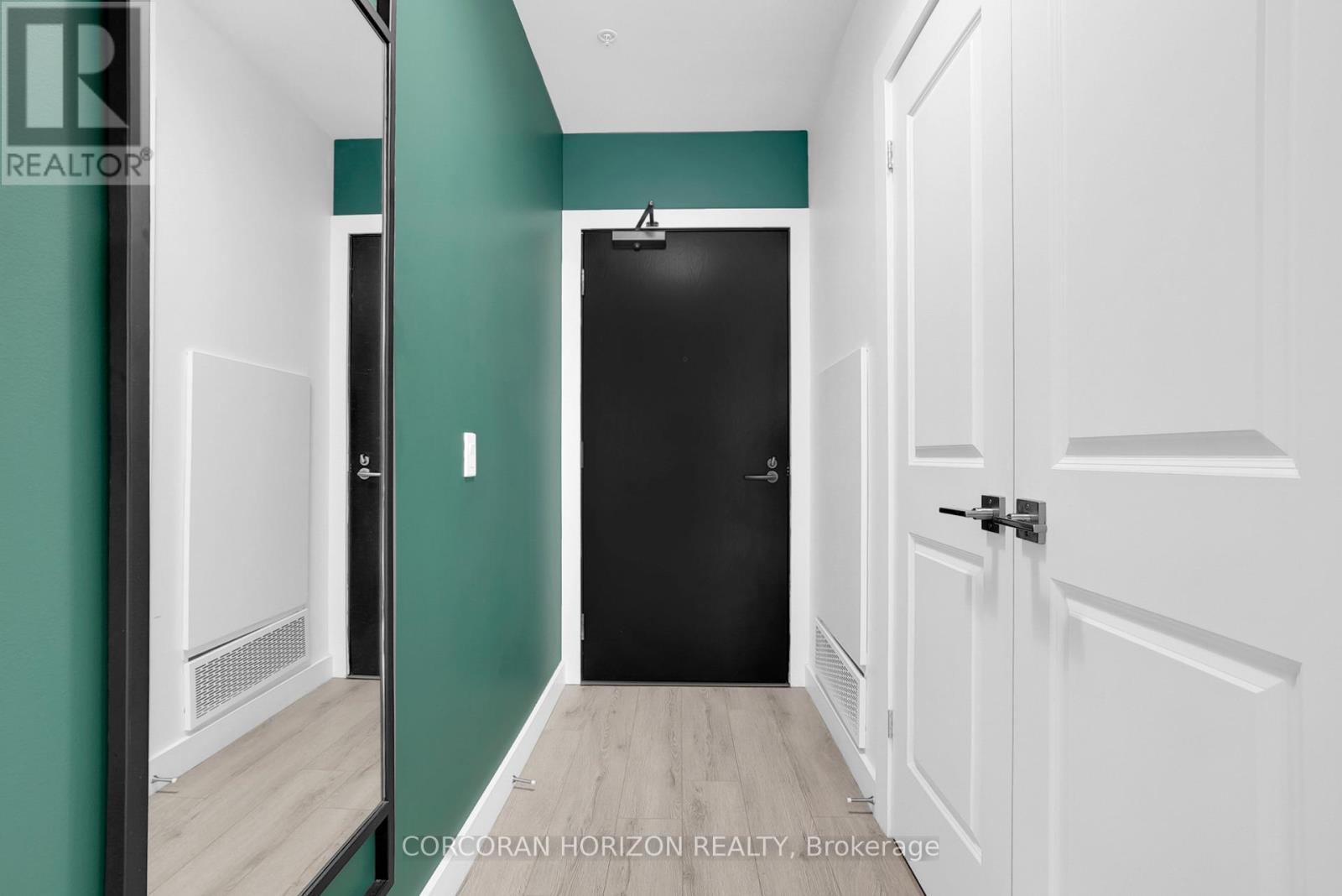 605 - 15 Glebe Street, Cambridge, Ontario  N1S 2L8 - Photo 3 - X12725482