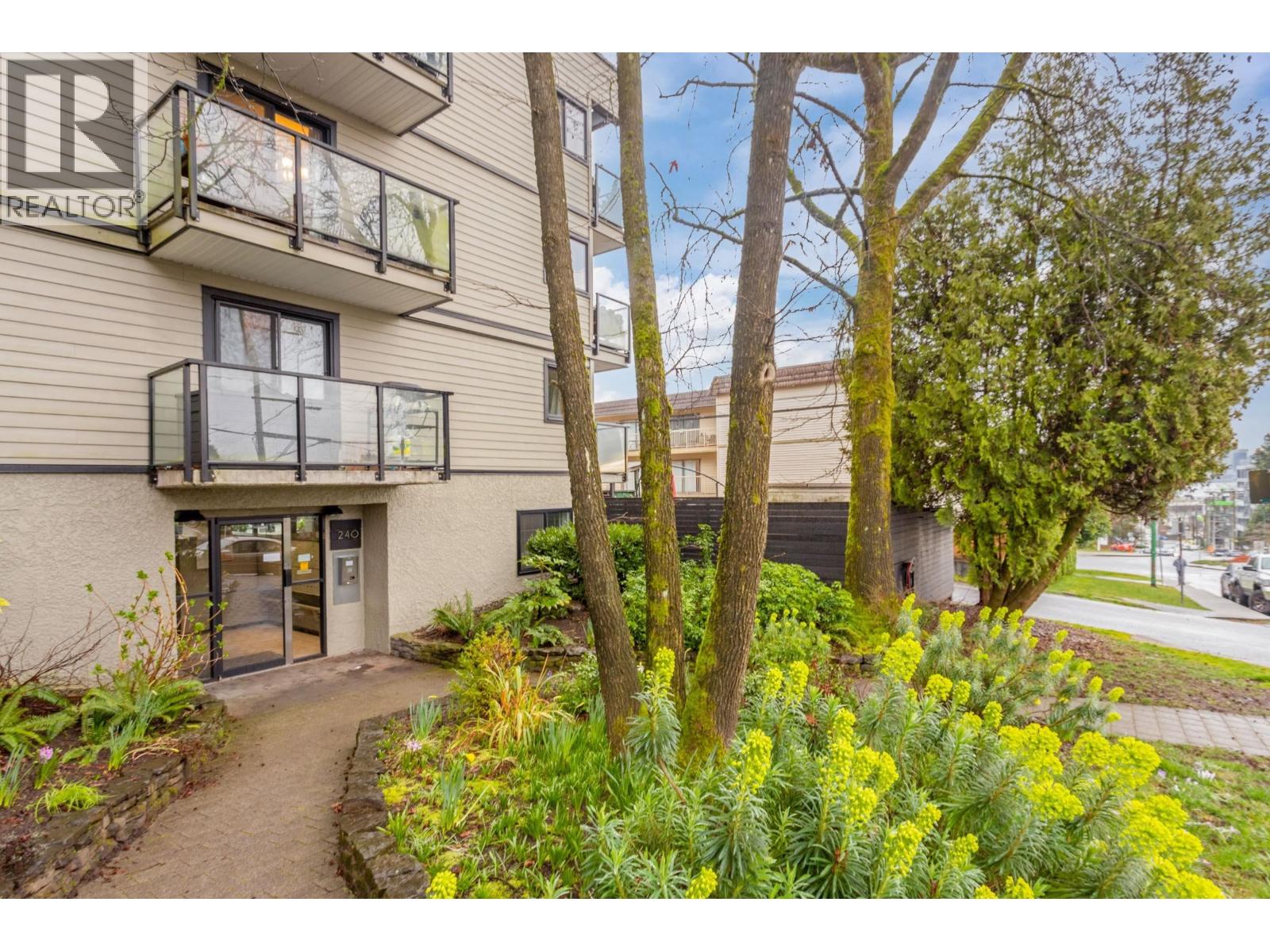 112 240 Mahon Avenue, North Vancouver, British Columbia  V7M 3H4 - Photo 2 - R3089494