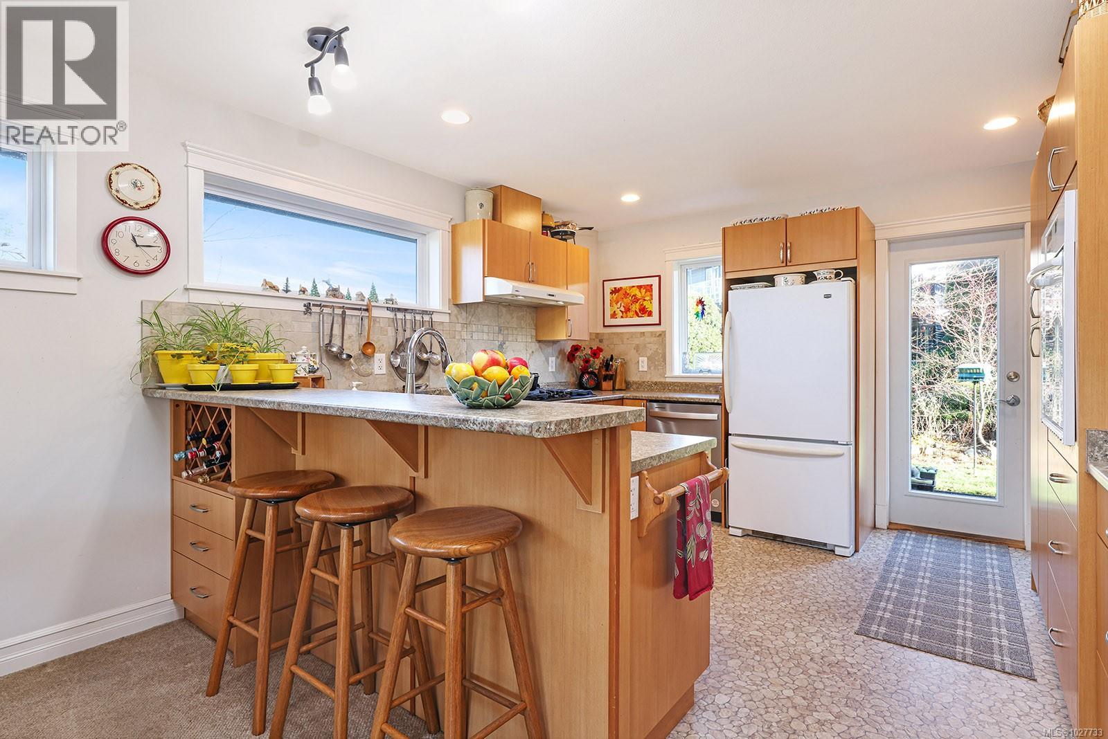 2471 Avro Arrow Dr, Comox, British Columbia  V9M 0A6 - Photo 10 - 1027733