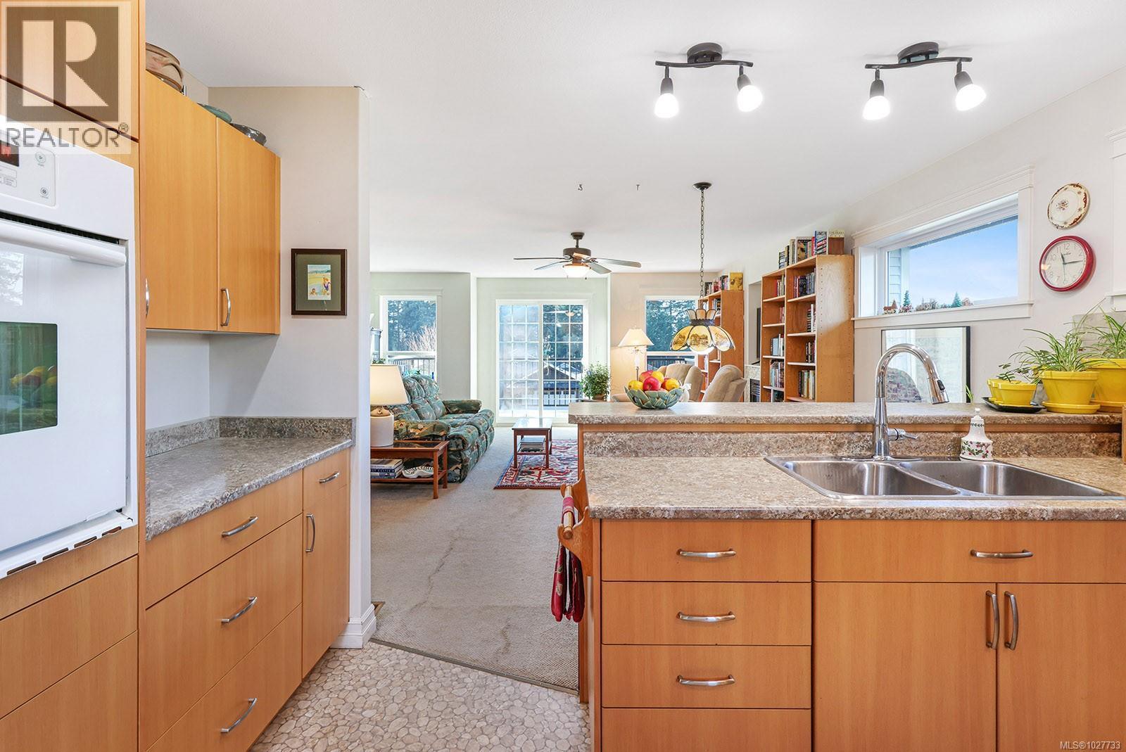 2471 Avro Arrow Dr, Comox, British Columbia  V9M 0A6 - Photo 12 - 1027733