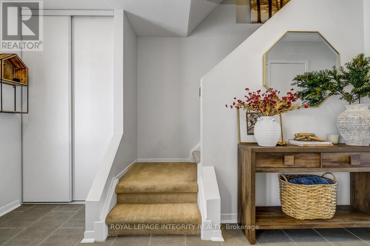 318 Dalehurst Drive, Ottawa, Ontario  K2G 4E4 - Photo 6 - X12846228