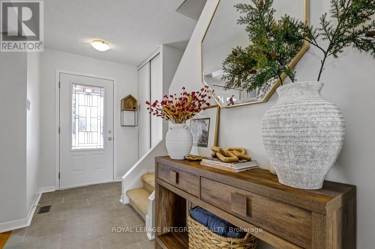 318 Dalehurst Drive, Ottawa, Ontario  K2G 4E4 - Photo 8 - X12846228