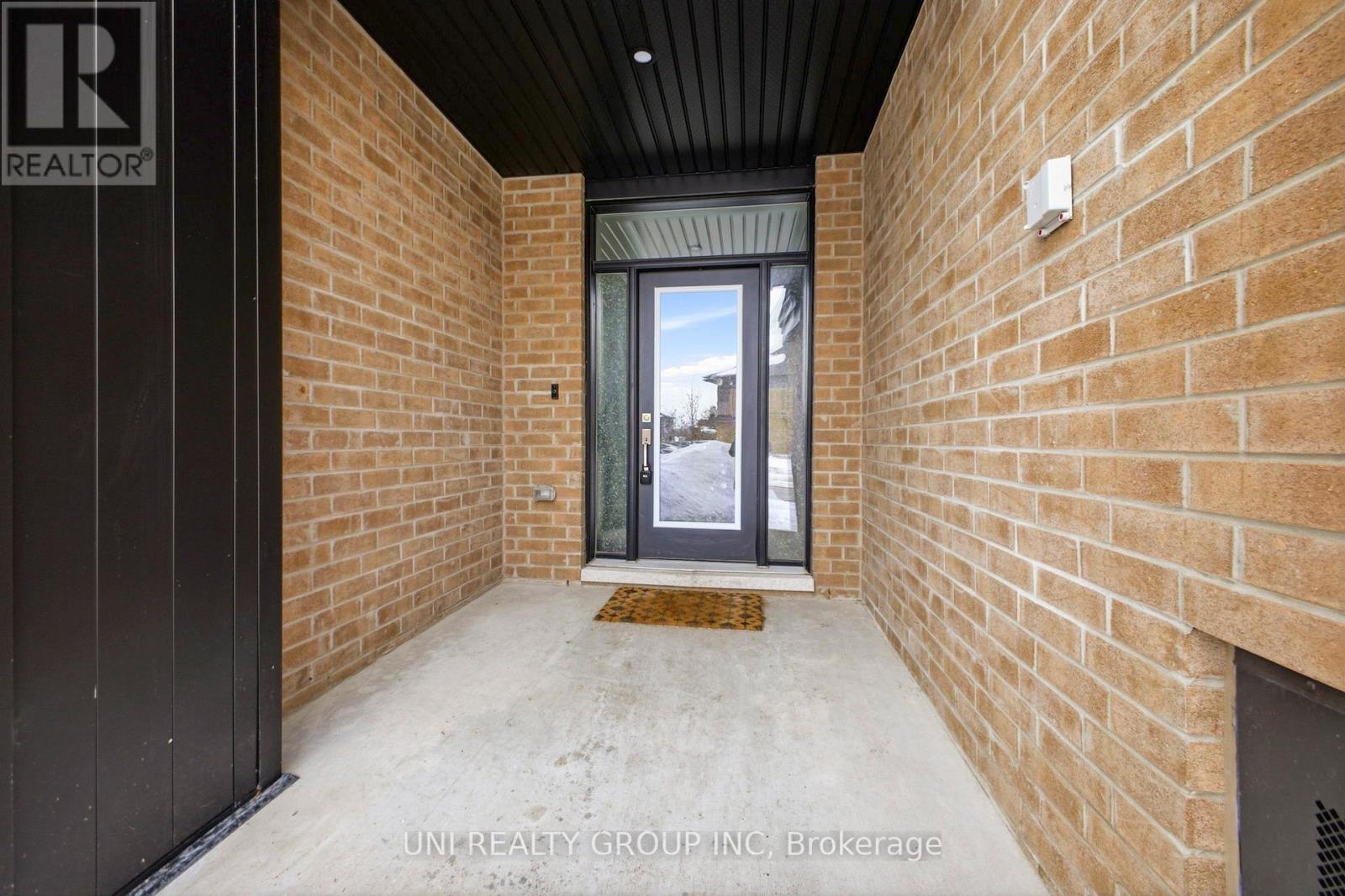 828 Chipping Circle, Ottawa, Ontario  K4M 0E7 - Photo 3 - X12846264