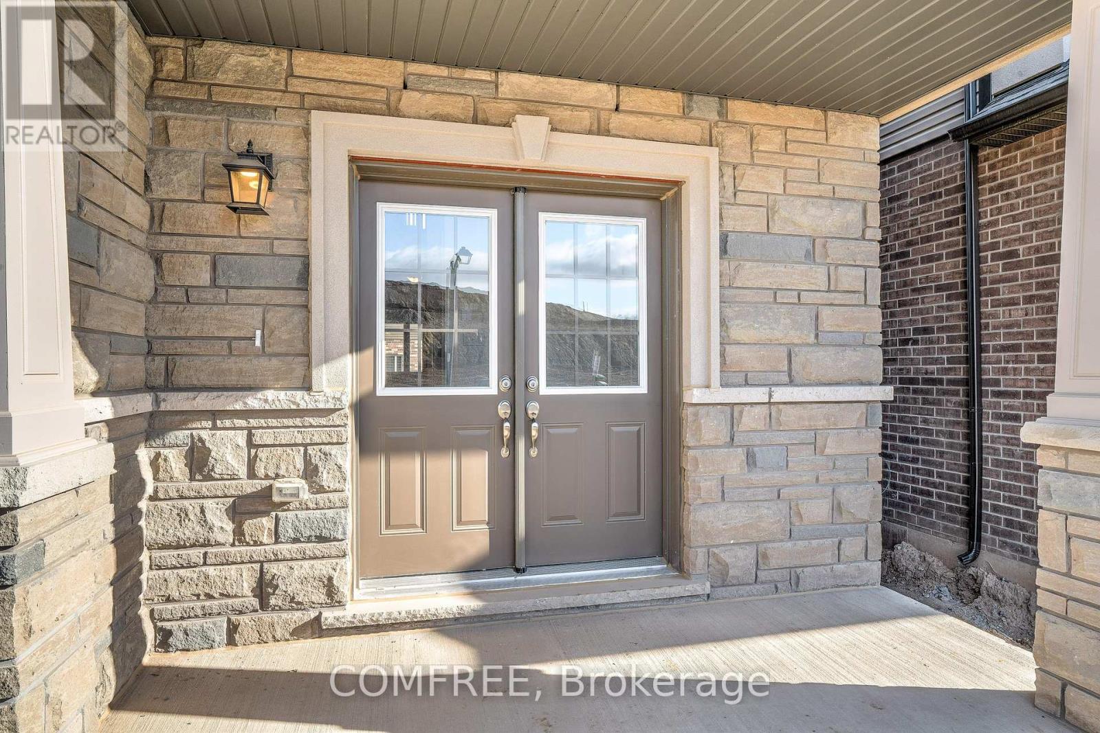 33 Hitchman Street, Brant, Ontario  N3L 3E3 - Photo 2 - X12846380