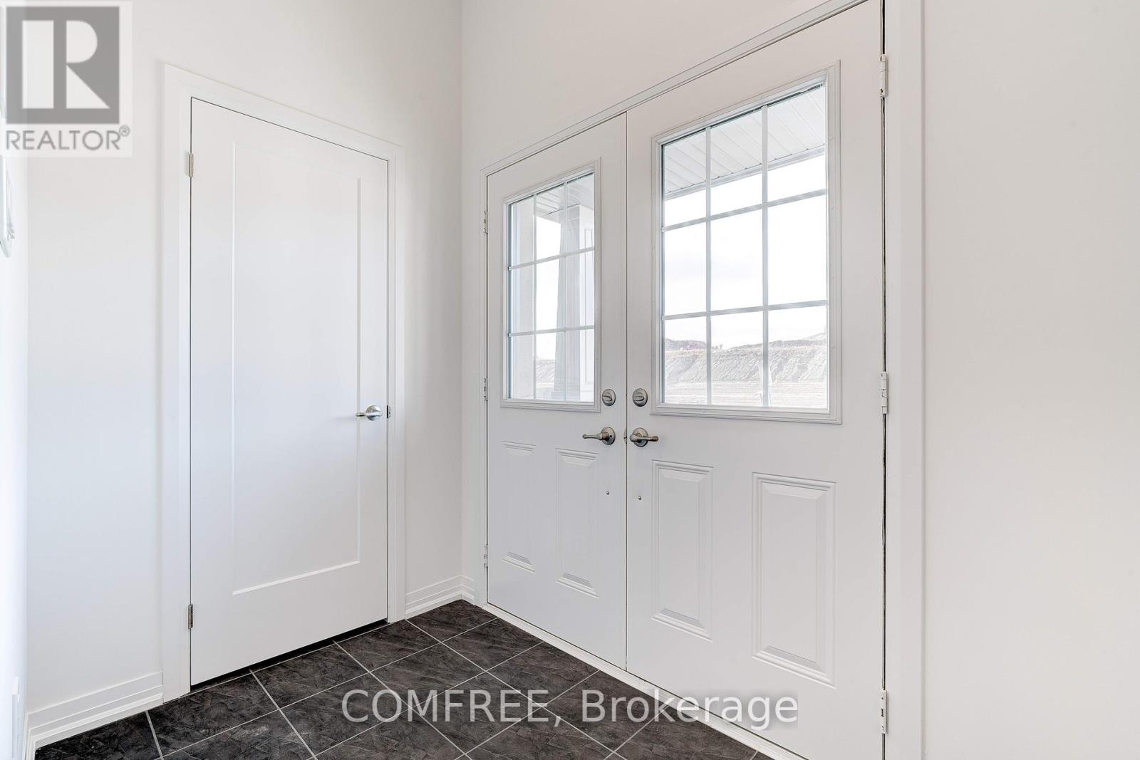 33 Hitchman Street, Brant, Ontario  N3L 3E3 - Photo 3 - X12846380