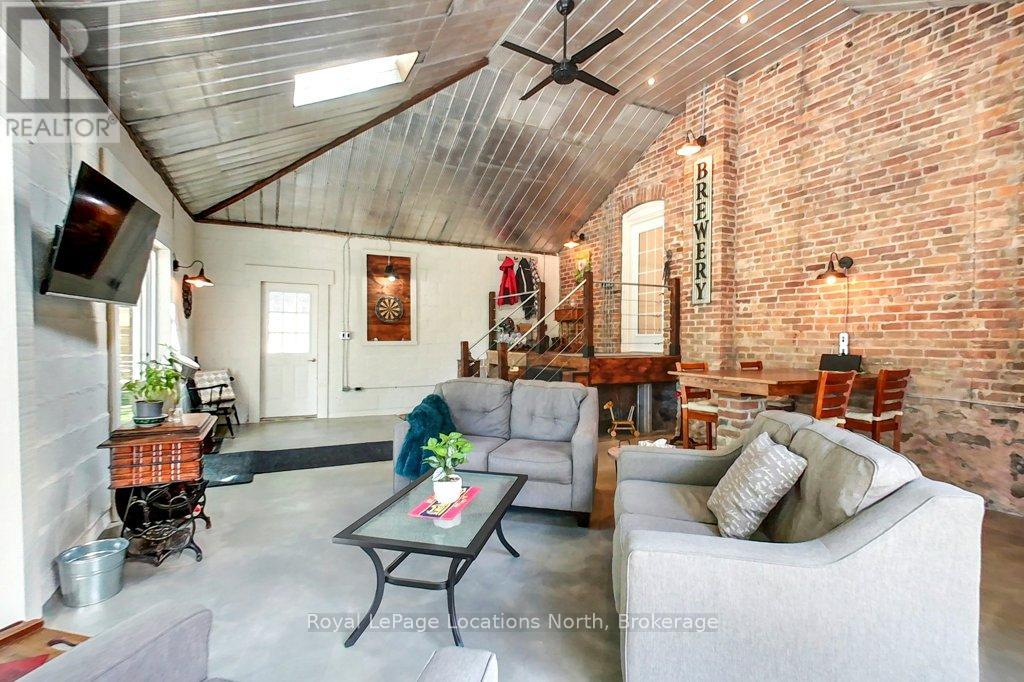 138 Bruce Street S, Blue Mountains, Ontario  N0H 2P0 - Photo 4 - X12438420