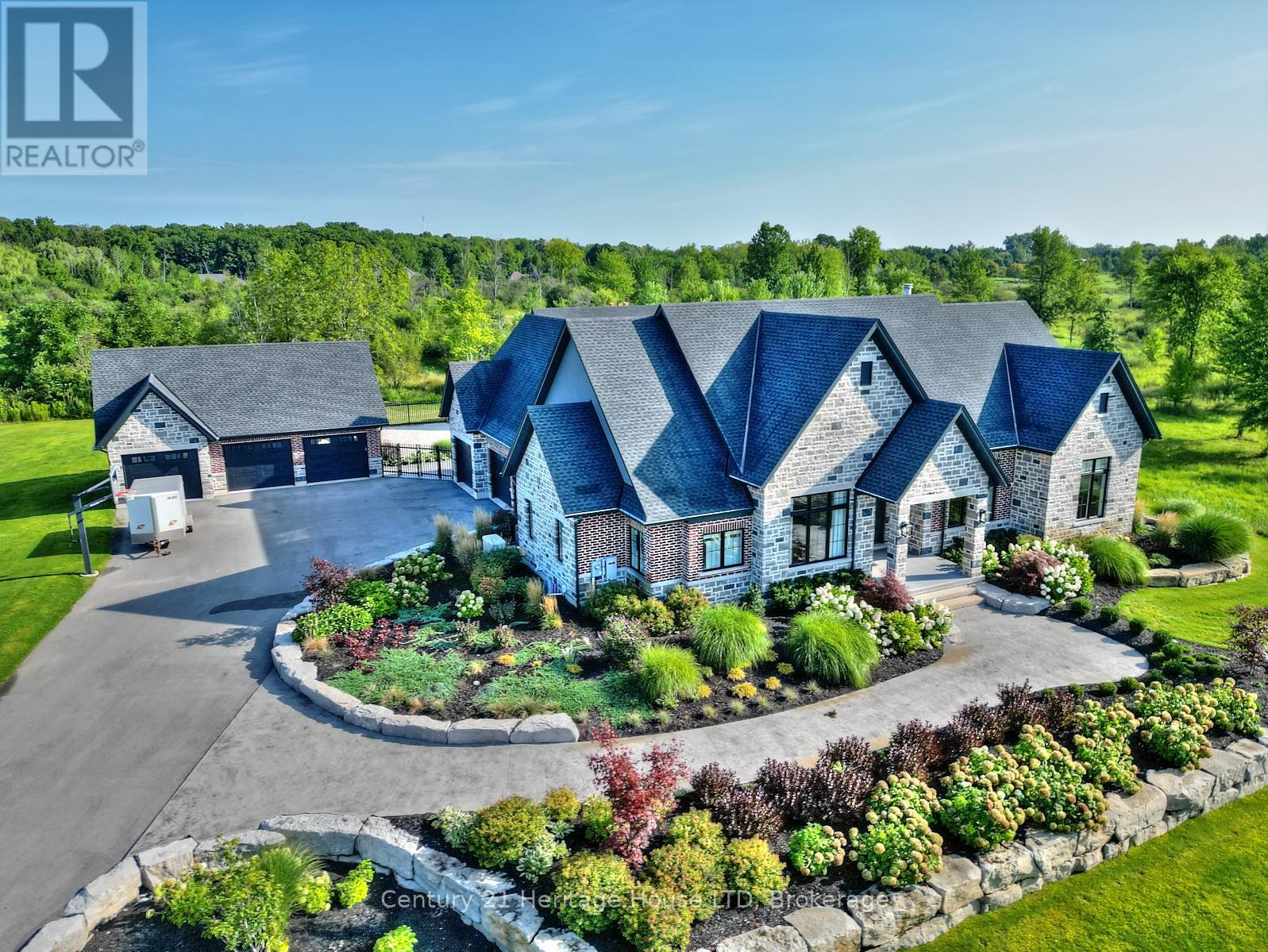 1716 Rebecca Street, Fort Erie, Ontario  L2A 5M4 - Photo 2 - X12846236