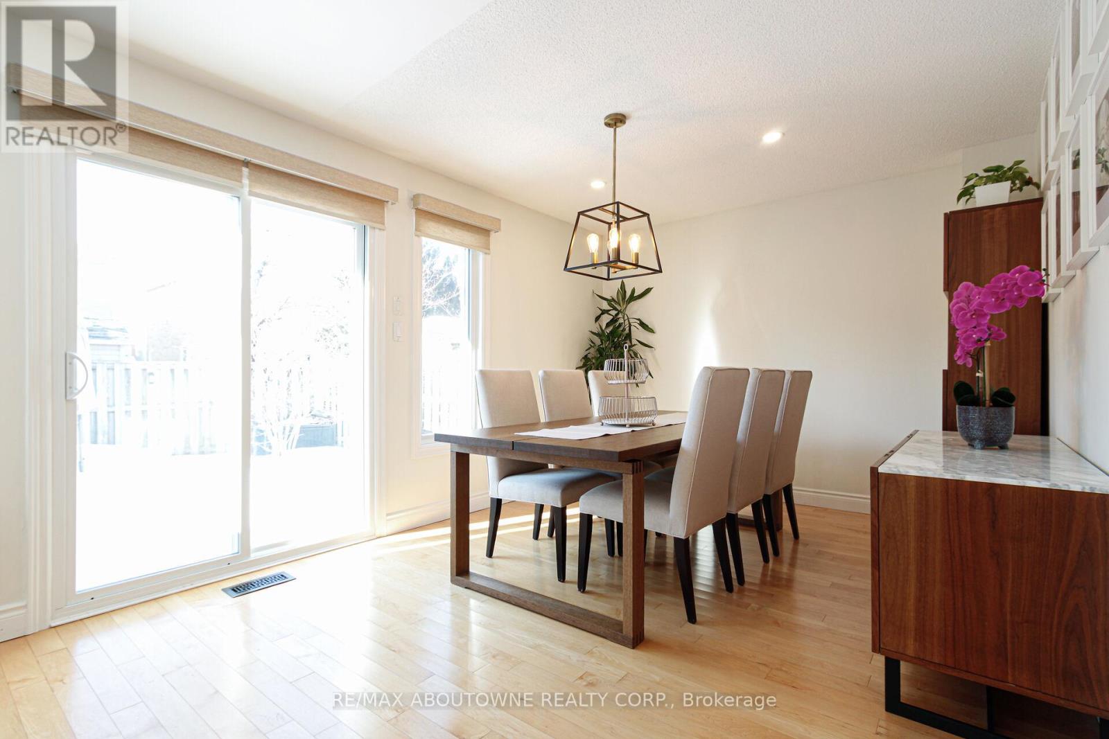 3845 Cedar Hedge Rise, Mississauga, Ontario  L5N 6X2 - Photo 16 - W12841434