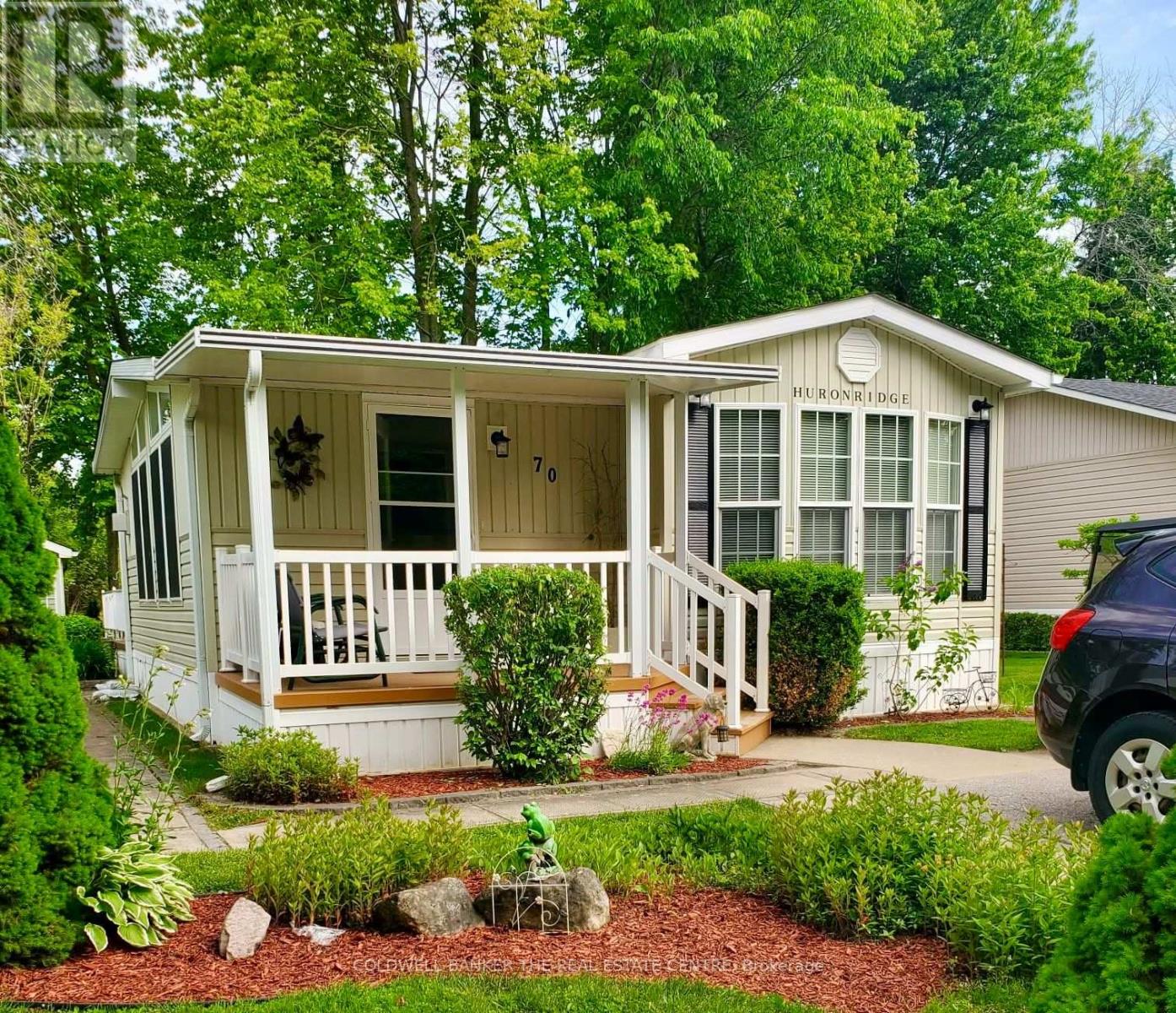 70 Topaz Street, Wasaga Beach, Ontario  L9Z 1X7 - Photo 2 - S12842696