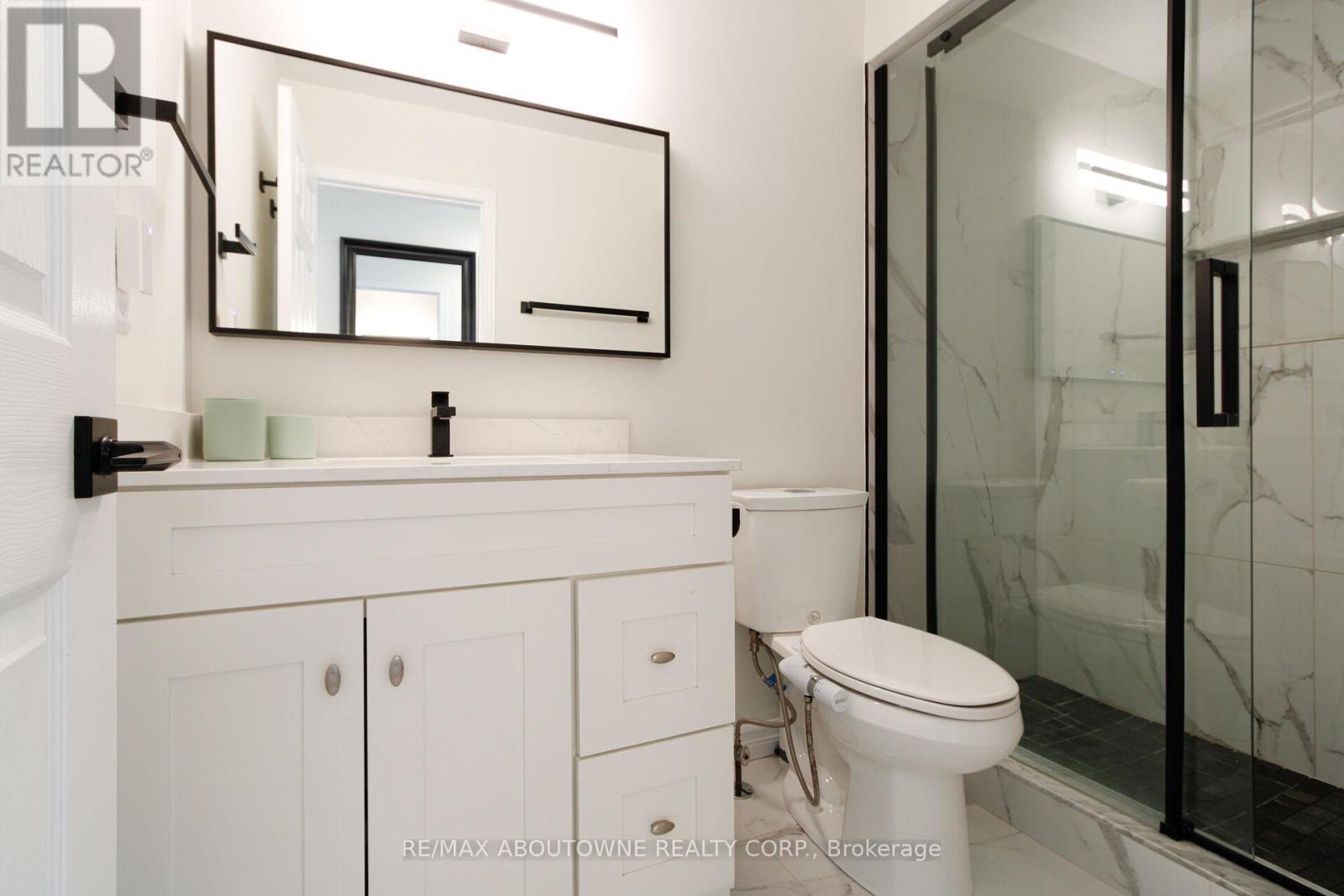 3845 Cedar Hedge Rise, Mississauga, Ontario  L5N 6X2 - Photo 23 - W12841434