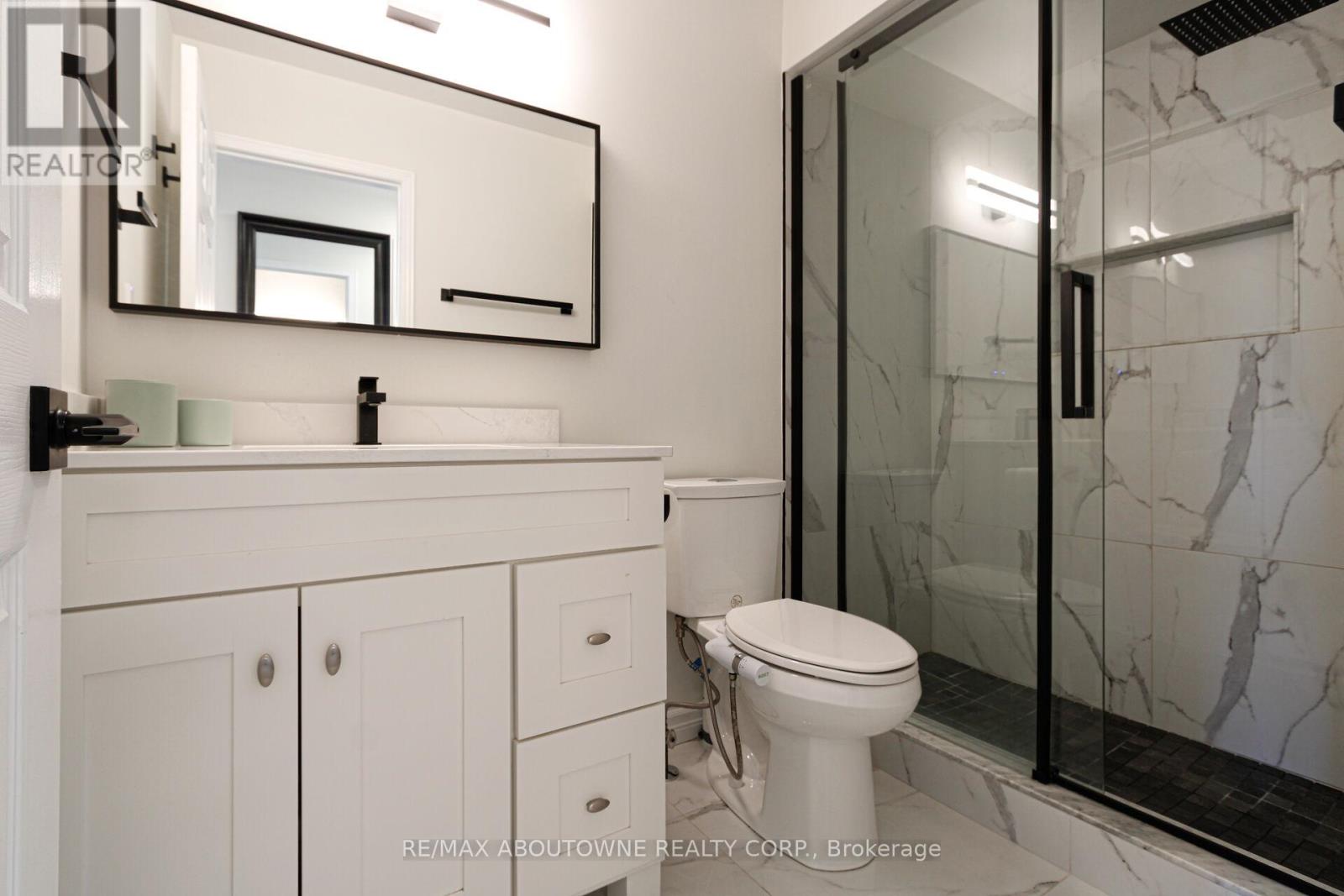 3845 Cedar Hedge Rise, Mississauga, Ontario  L5N 6X2 - Photo 25 - W12841434