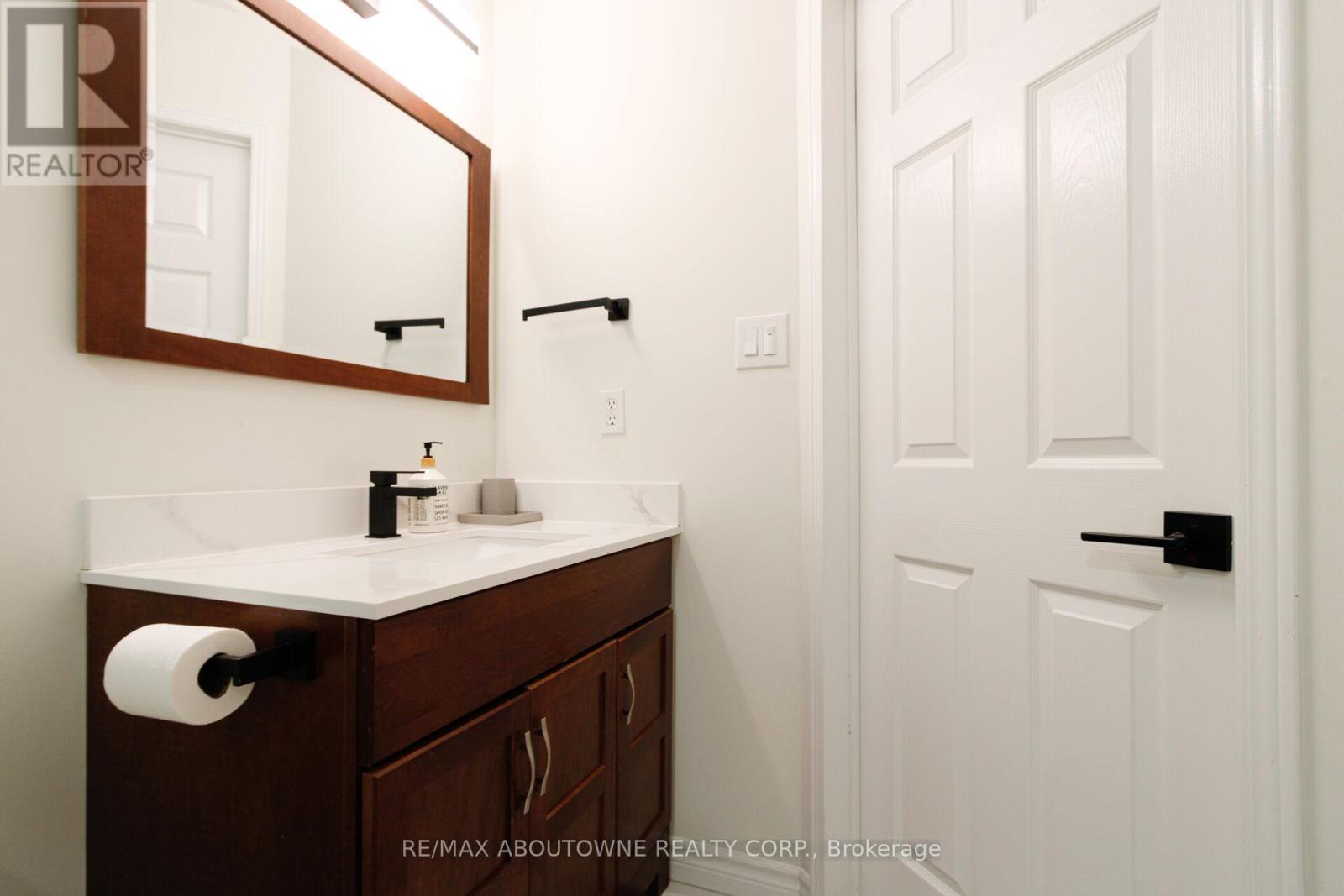 3845 Cedar Hedge Rise, Mississauga, Ontario  L5N 6X2 - Photo 27 - W12841434