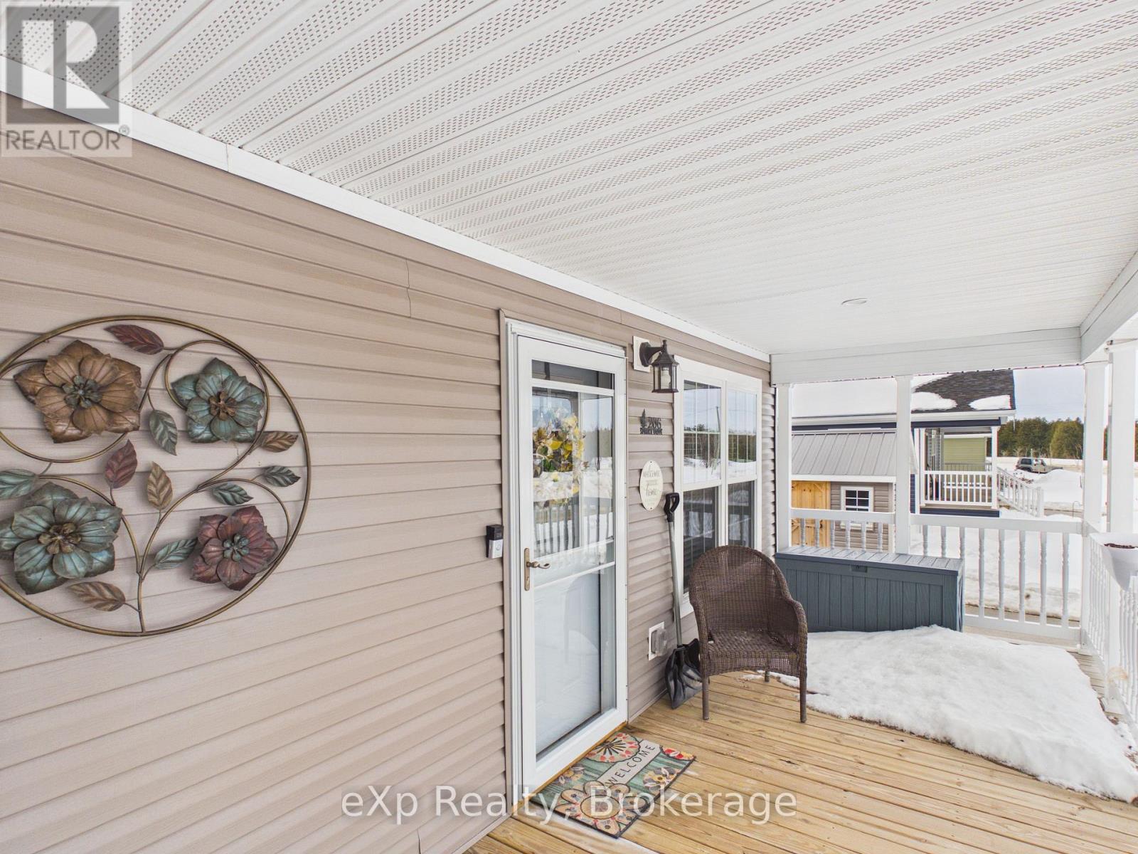 206 Spruce Drive, West Grey, Ontario  N0G 0C4 - Photo 3 - X12846222