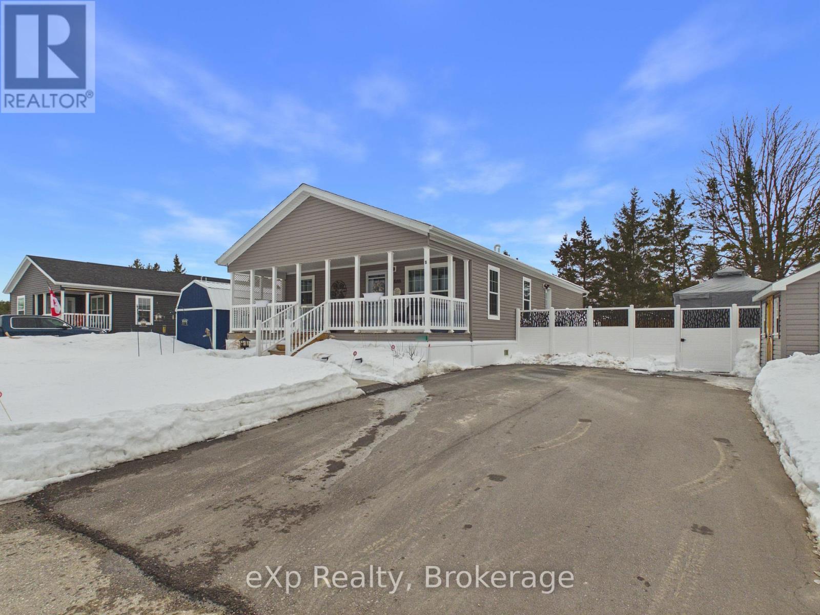206 Spruce Drive, West Grey, Ontario  N0G 0C4 - Photo 4 - X12846222