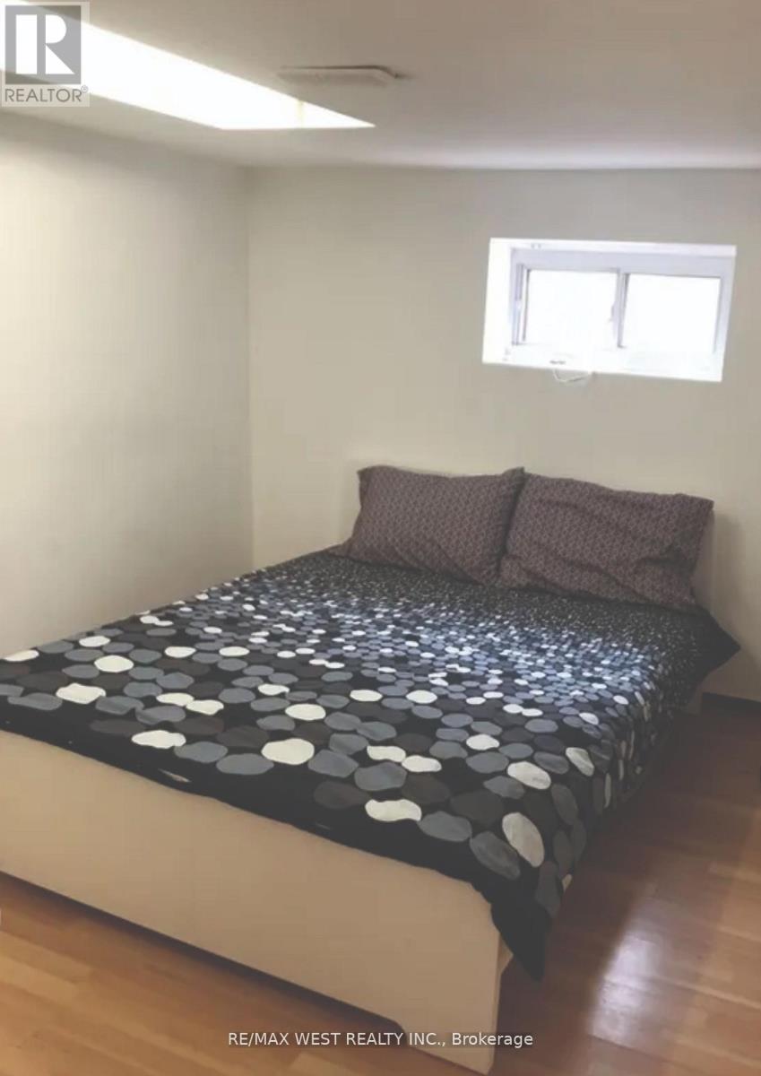 Lower - 54 Wyndham Street, Toronto, Ontario  M6K 1R7 - Photo 13 - C12846372