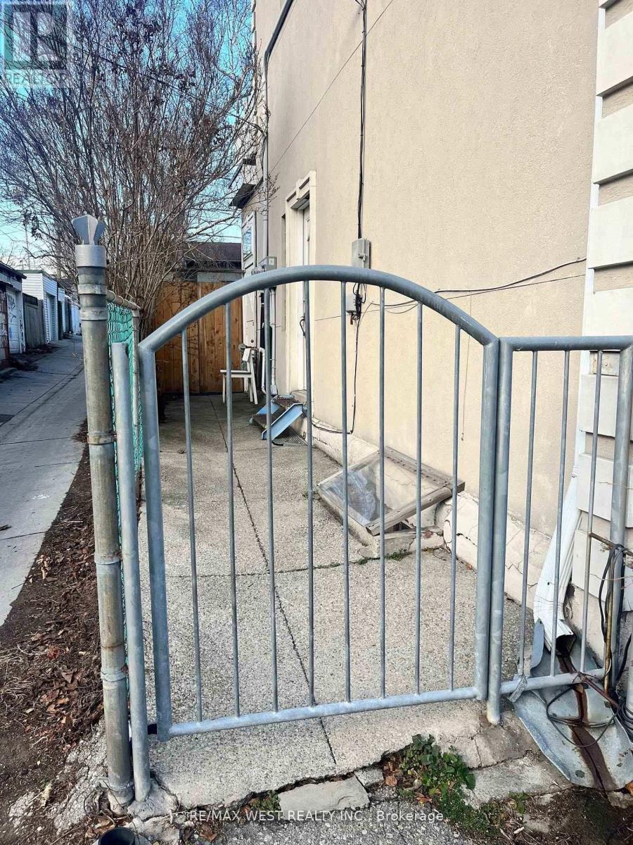 Lower - 54 Wyndham Street, Toronto, Ontario  M6K 1R7 - Photo 2 - C12846372