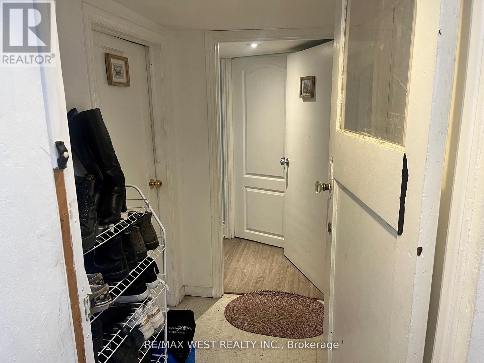 Lower - 54 Wyndham Street, Toronto, Ontario  M6K 1R7 - Photo 5 - C12846372