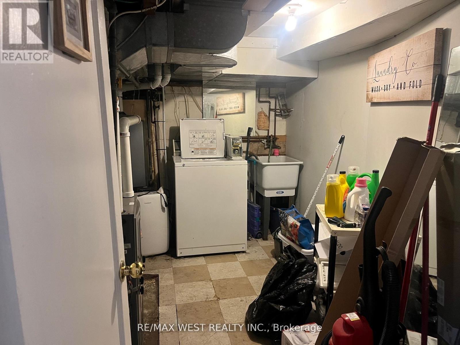 Lower - 54 Wyndham Street, Toronto, Ontario  M6K 1R7 - Photo 6 - C12846372