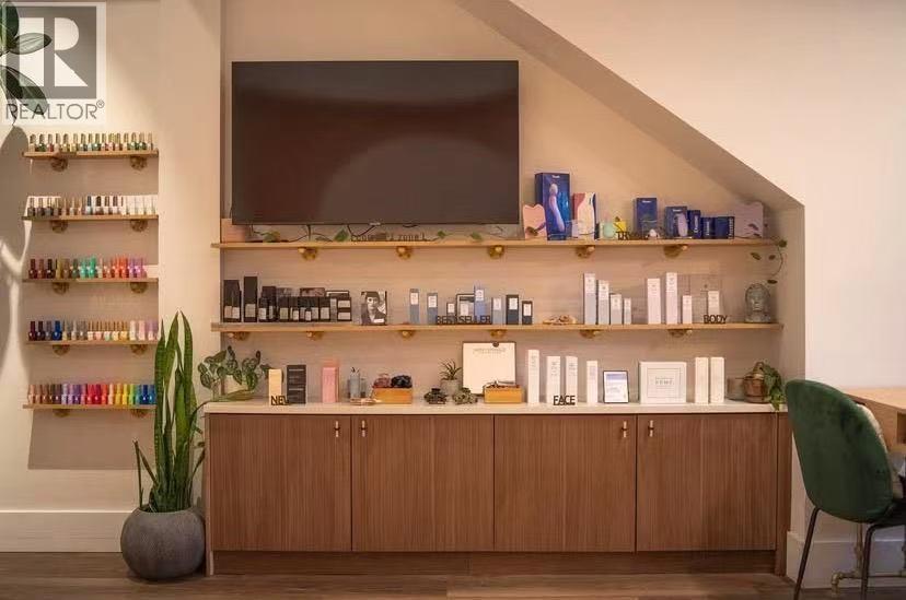 623 KINGSWAY, Vancouver, British Columbia